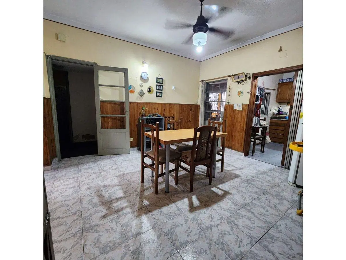CASA EN VENTA 3 DORMITORIOS + COCHERA 5