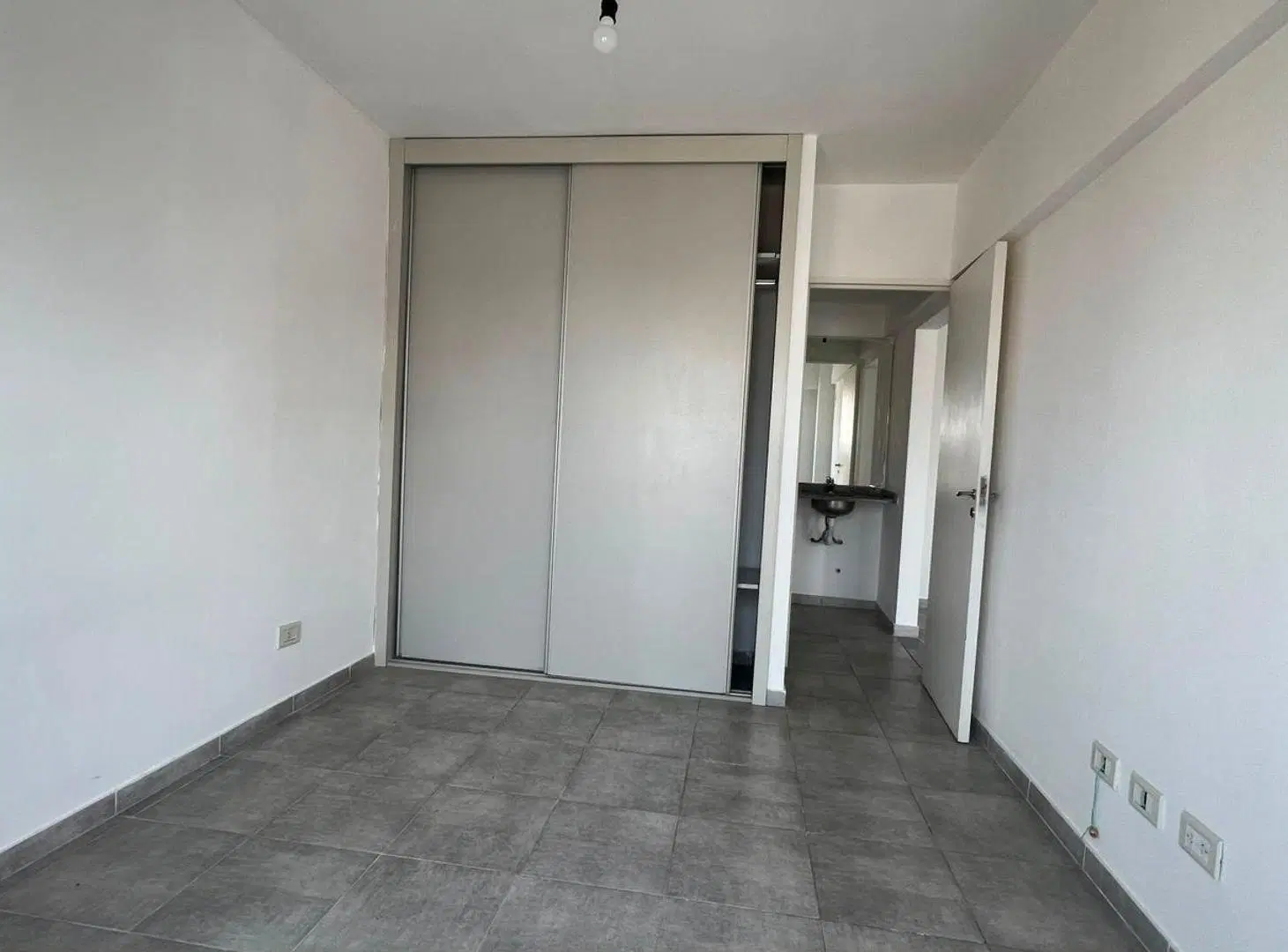 ALQUILER UN DORMITORIO BARRIO ARROYITO. 2