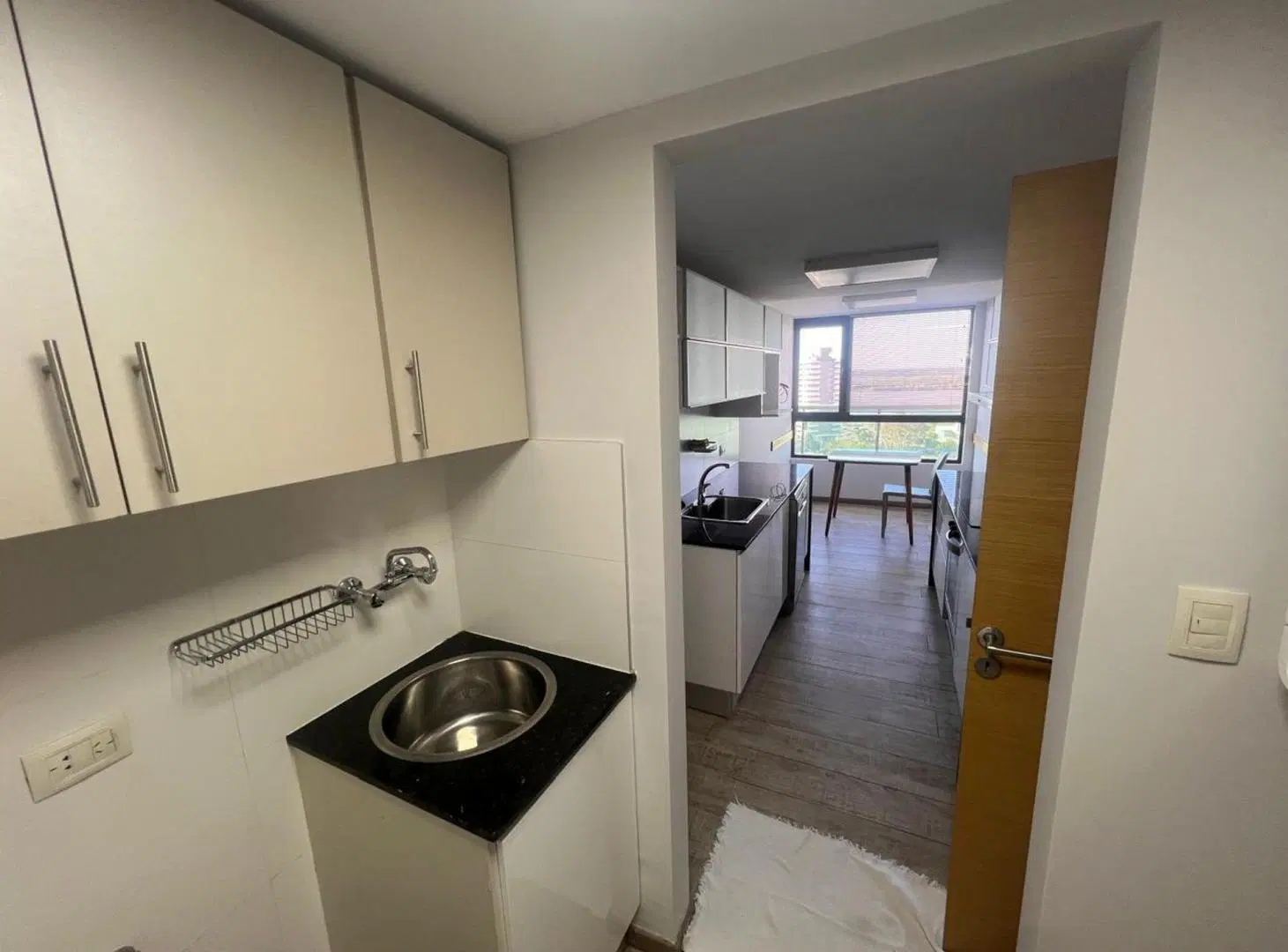 ALQUILER DEPTO DE TRES DORMITORIOS Y COCHERA CONDO 4