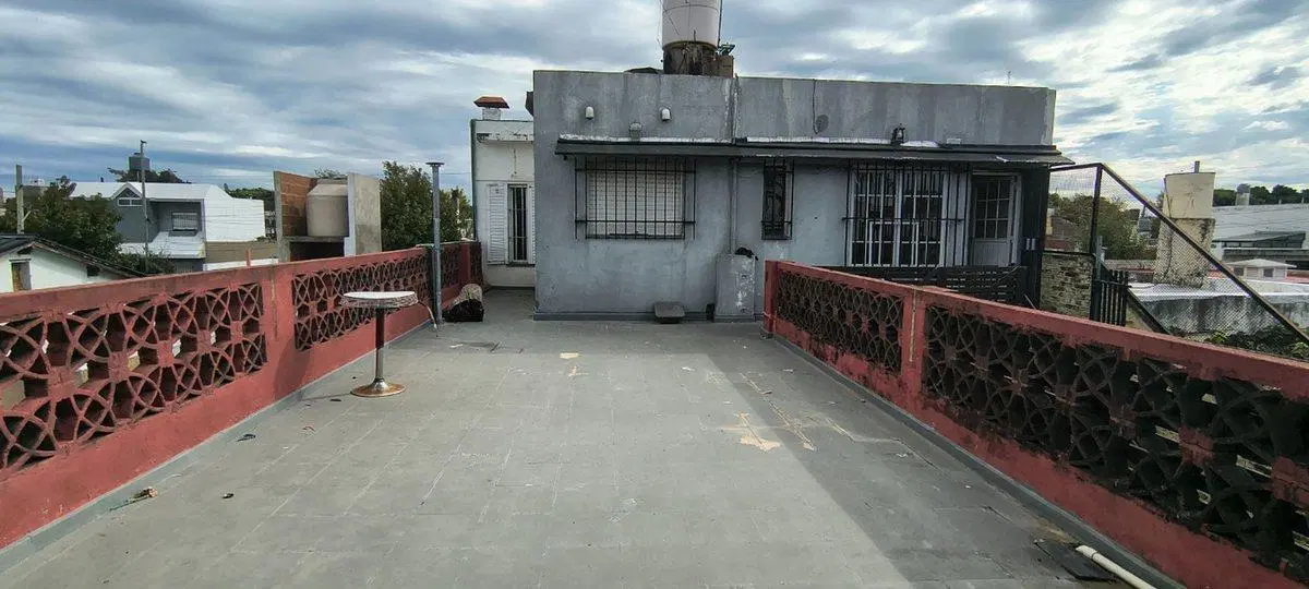 CASA DE TRES DORMITORIOS  PLANTA ALTA - TIRO SUIZO 4