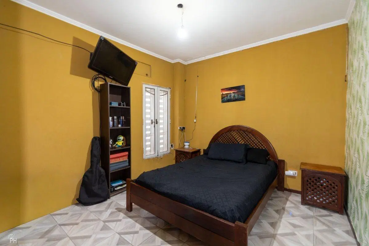 CASA DE TRES DORMITORIOS  PLANTA ALTA - TIRO SUIZO 5