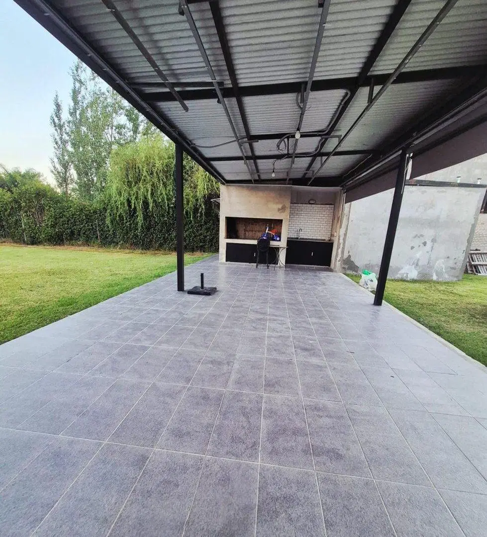 VENTA QUINCHO CON PILETA EN BARRIO LAS TARDES 2