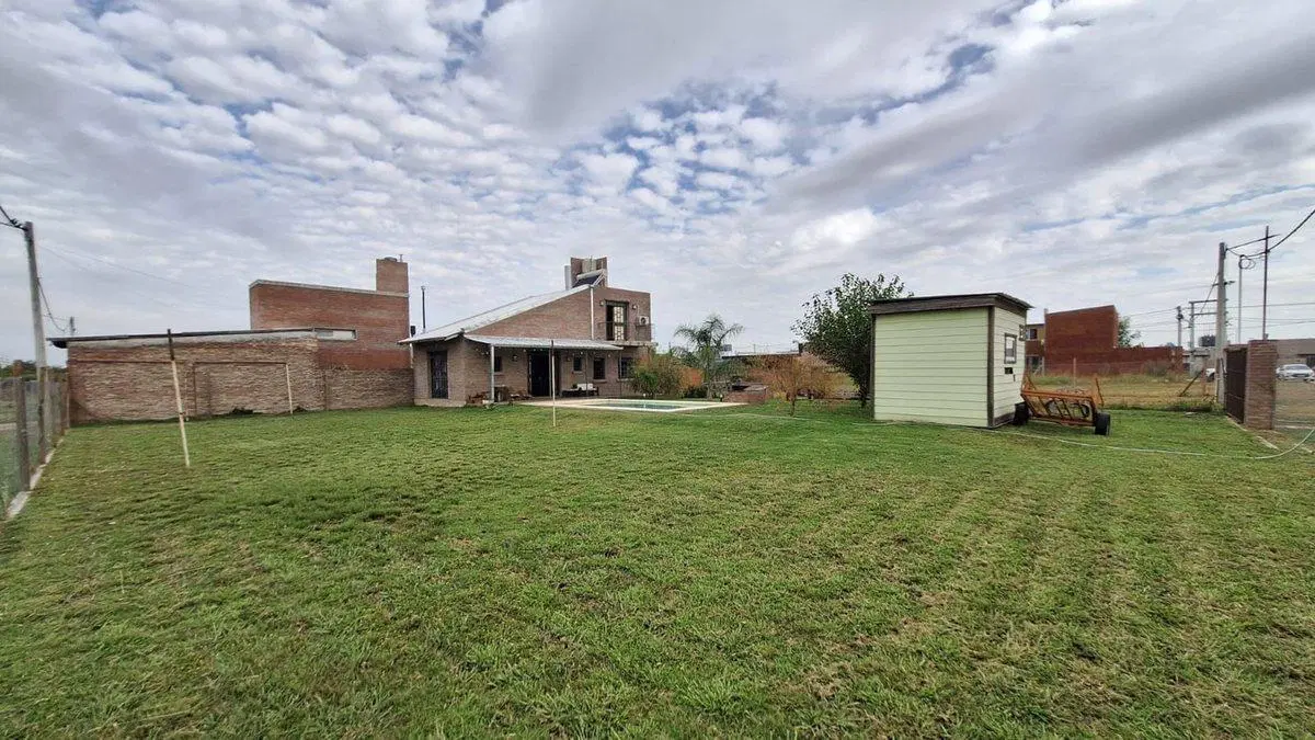 CASA CON PARQUE Y PILETA FINCAS DE IBARLUCEA 4