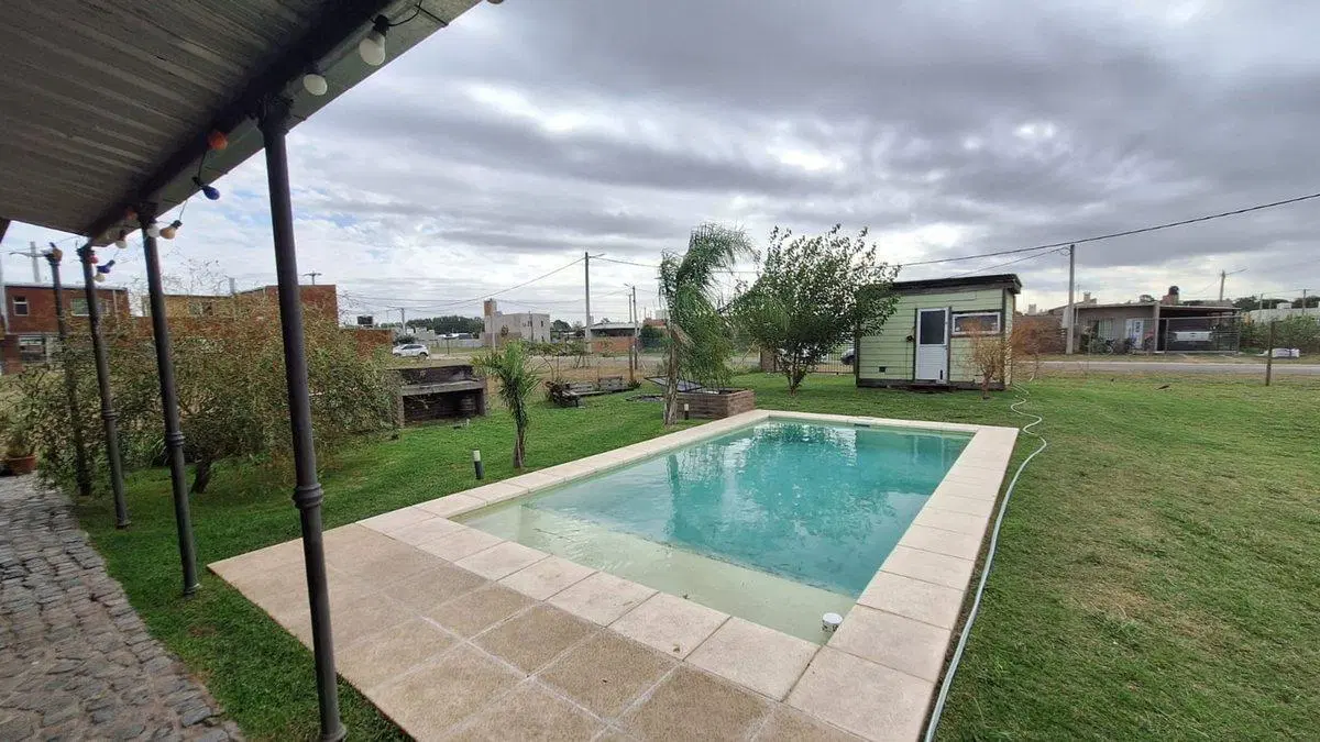 CASA CON PARQUE Y PILETA FINCAS DE IBARLUCEA 3