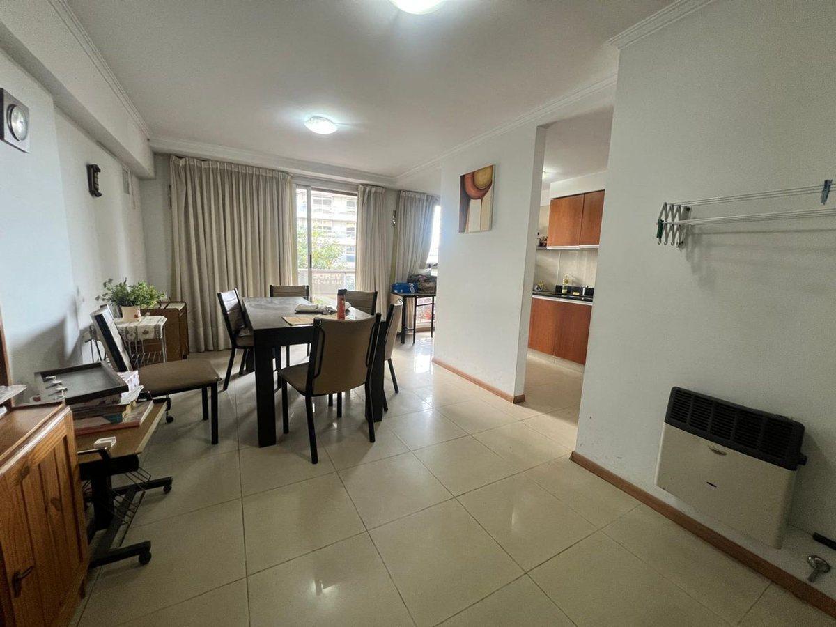 Foto de VENTA DEPARTAMENTO 2 DORMITORIOS - PATIO- ARROYITO, imagen 3