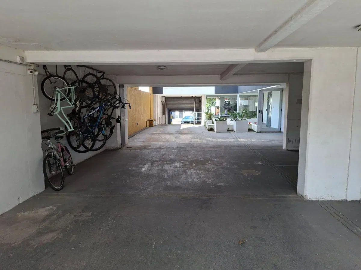 VENTA COCHERA EN ARROYITO 3