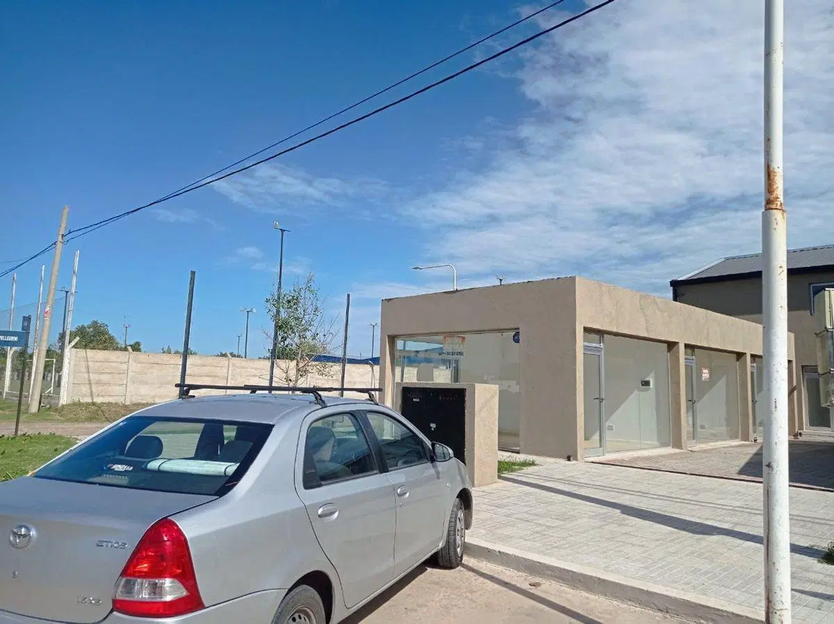 LOCALES EN VENTA EN LOS LAPACHOS PÉREZ 4