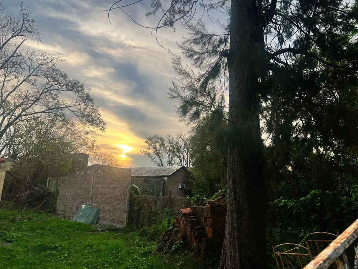 VENTA CASA A RECICLAR O DEMOLER EN LOTE EN FUNES 4