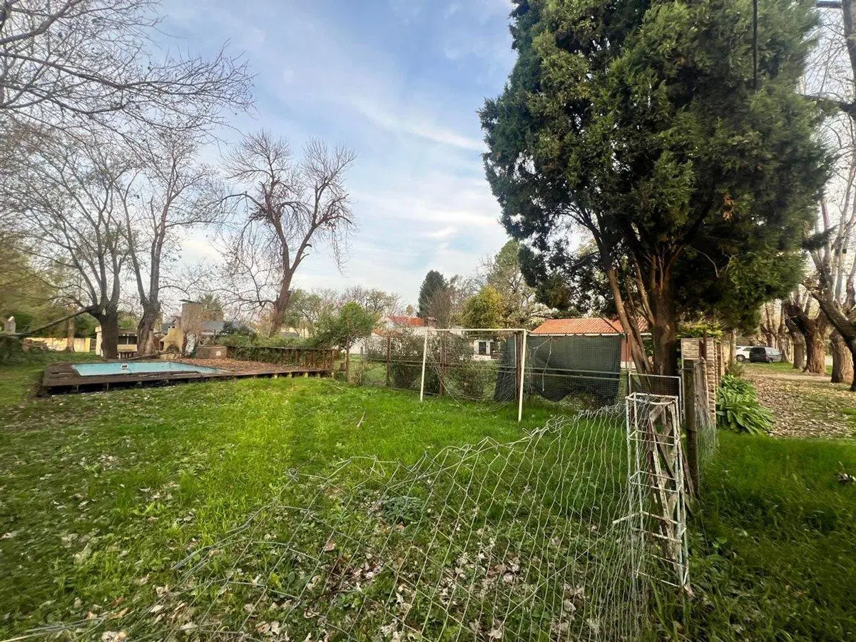 VENTA CASA A RECICLAR O DEMOLER EN LOTE EN FUNES 8