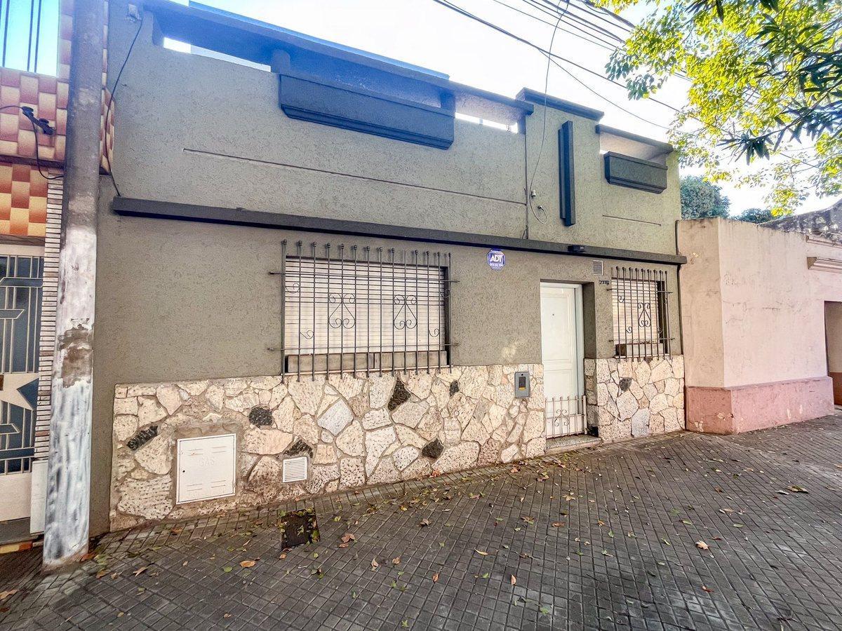 Foto de VENTA CASA AL FRENTE 3 DORMITORIOS, imagen 2