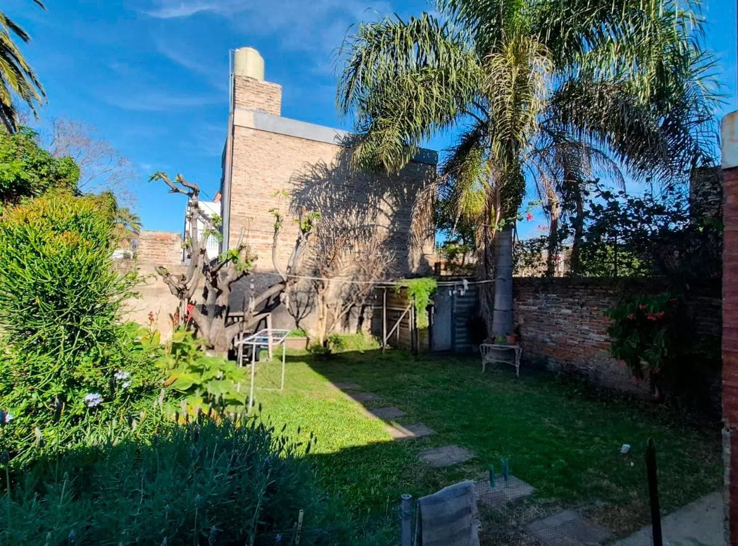CASA EN VENTA 3 DORM. CON JARDÍN BARRIO LA FLORIDA 3