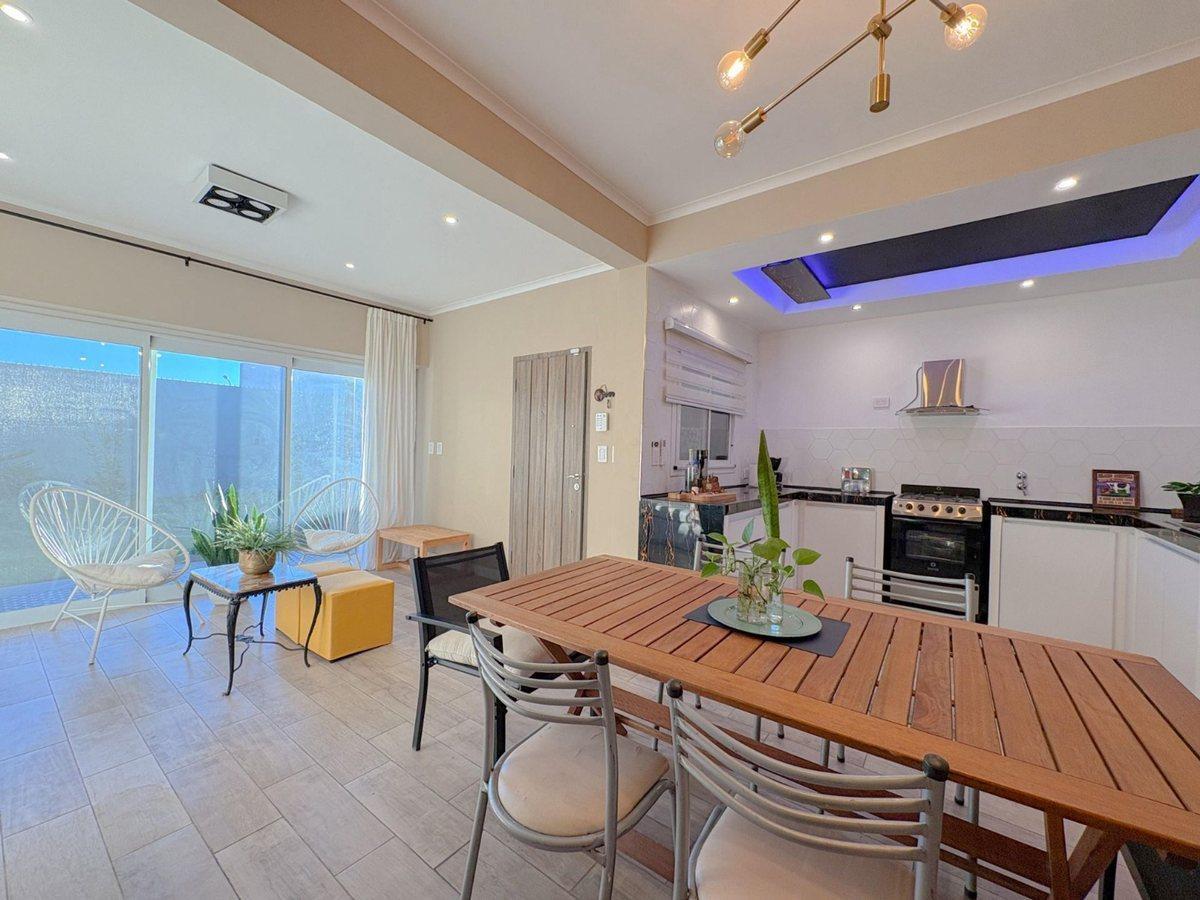 Foto de CASA 1 DORMITORIO VENTA ALVEAR CON PATIO, imagen 2
