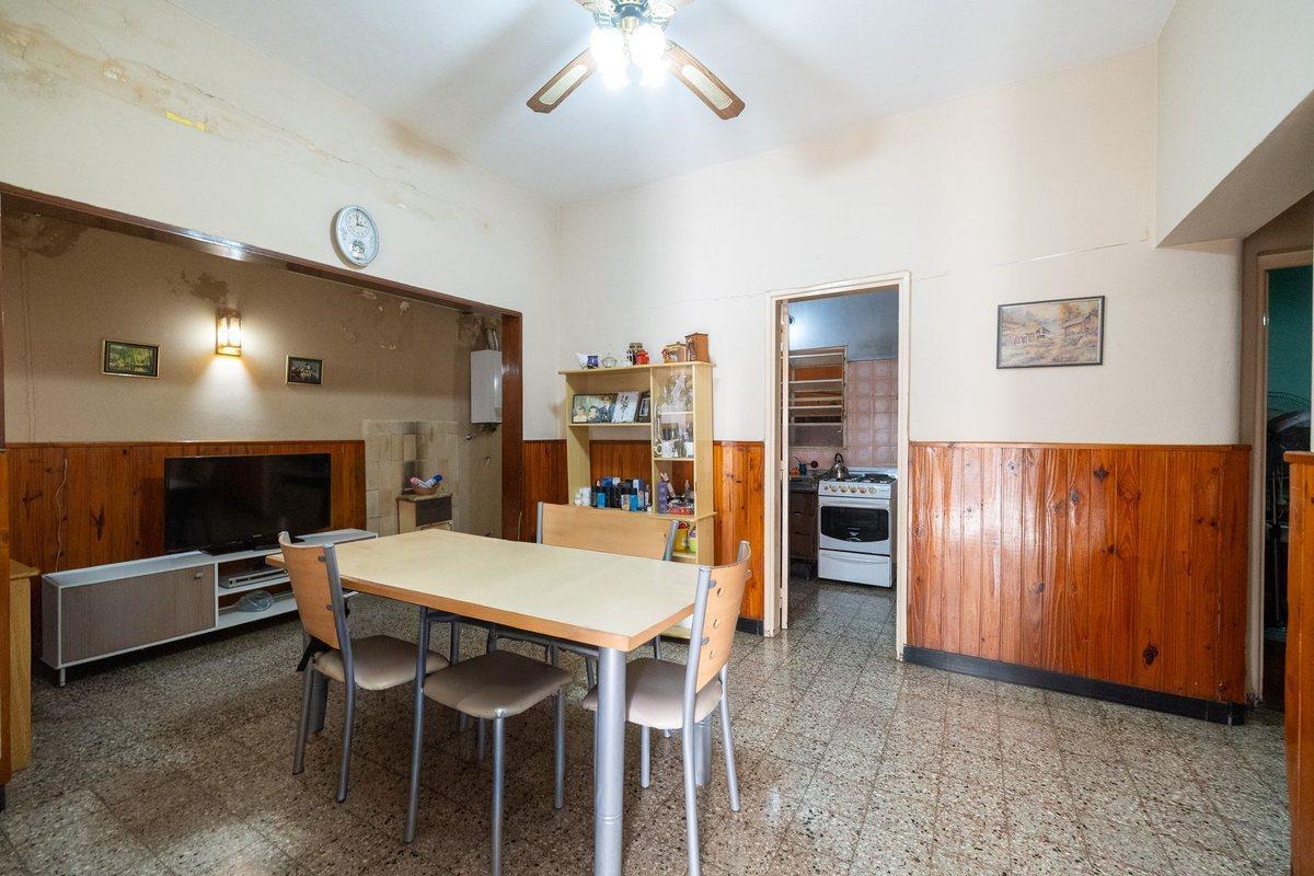 Foto de VENTA - CASA PASILLO UNICO 3 DORM + DPTO EN PA, imagen 2