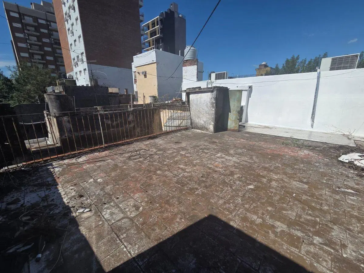 VENTA PASILLO DOS DORMITORIOS A RECICLAR ABASTO 2
