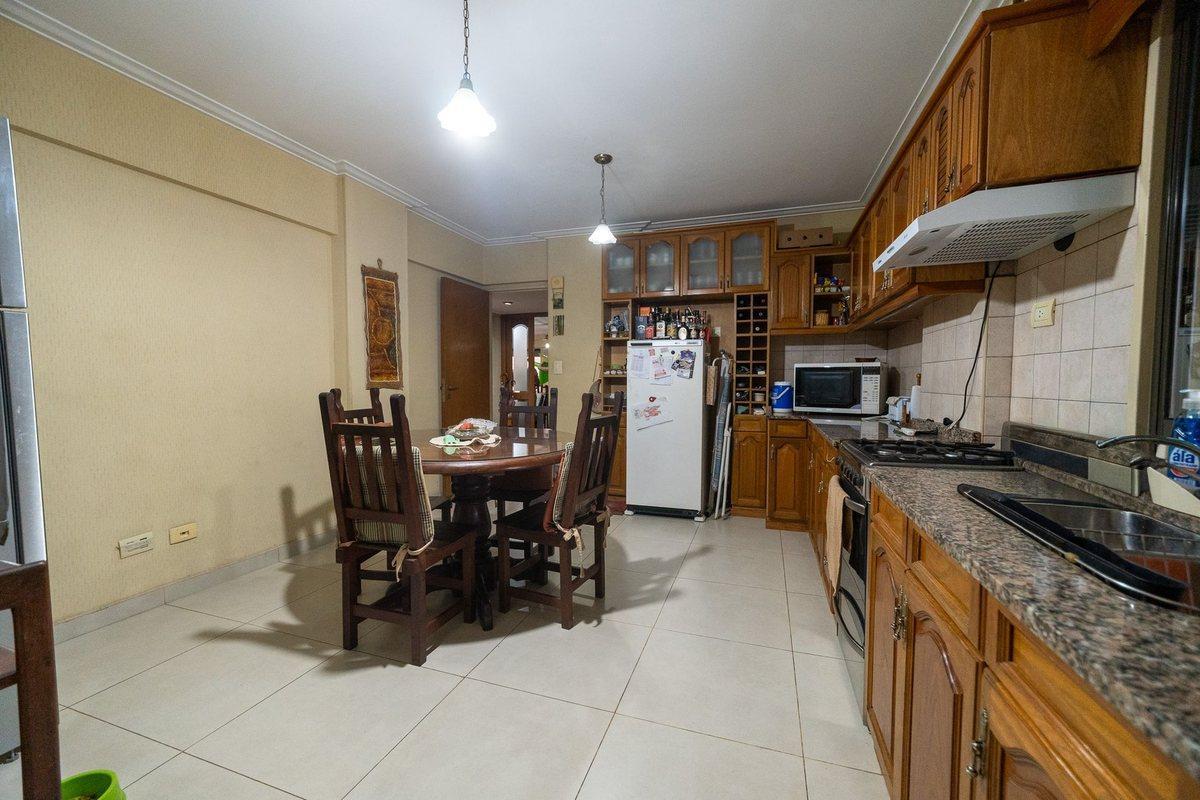Foto de DEPARTAMENTO EN VENTA -TRES DORMITORIOS- B° MARTIN, imagen 5