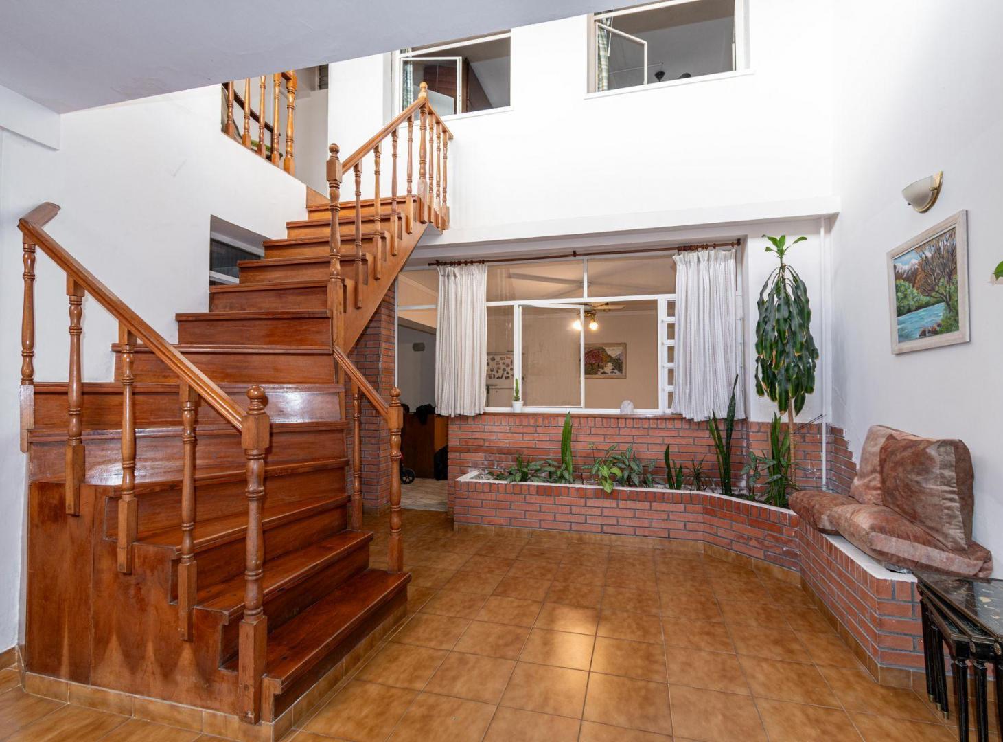 Foto de VENTA CASA DE PASILLO 2 PLANTAS ZONA CENTRO, imagen 2