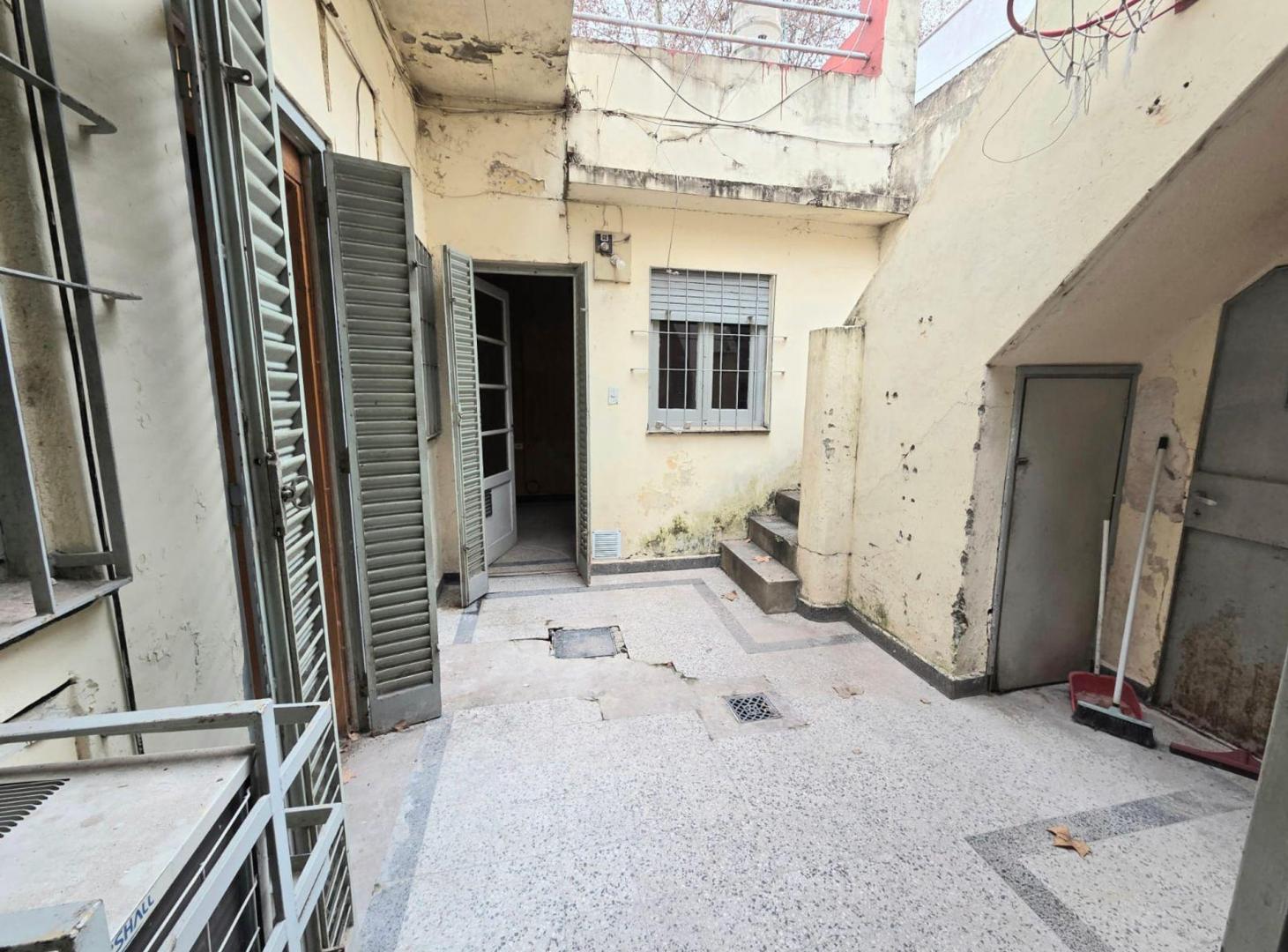 Foto de VENTA PASILLO DOS DORMITORIOS A RECICLAR, imagen 4