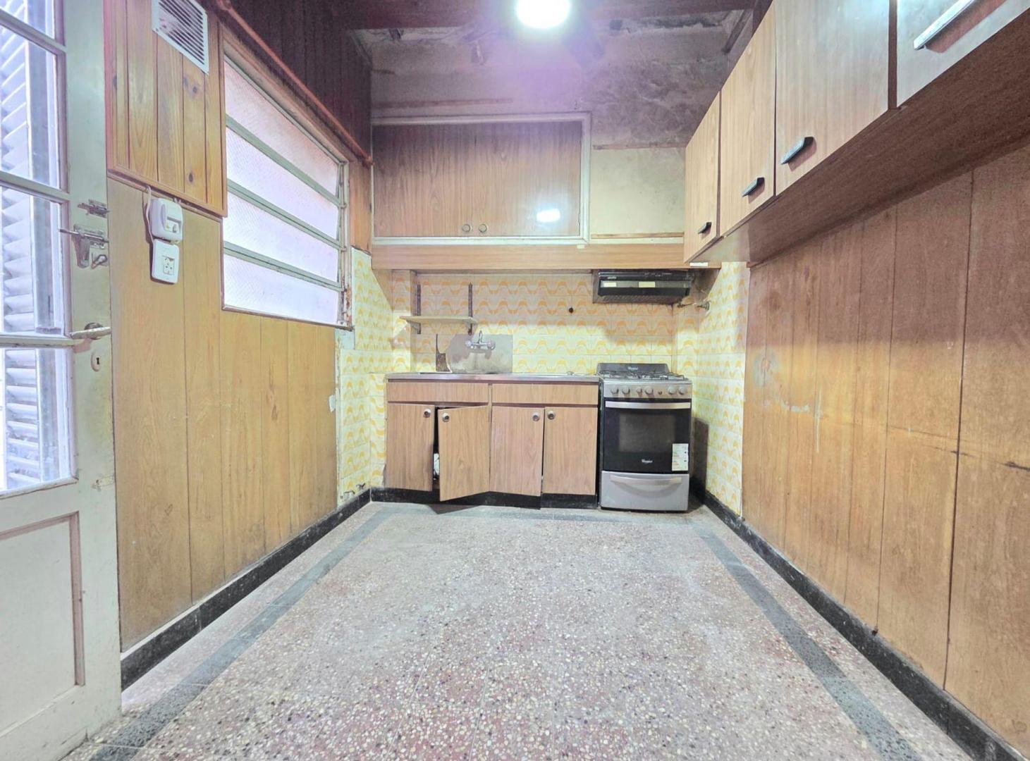 Foto de VENTA PASILLO DOS DORMITORIOS A RECICLAR, imagen 1