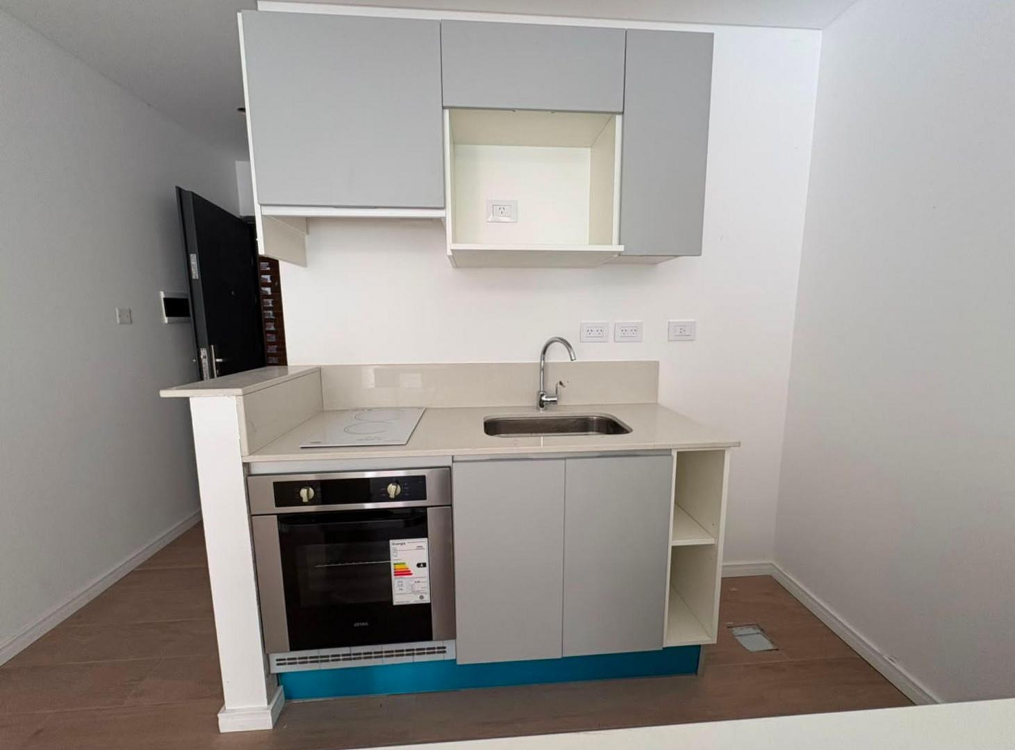 Foto de MONOAMBIENTE EN VENTA - PATIO Y COCHERA PICHINCHA, imagen 5