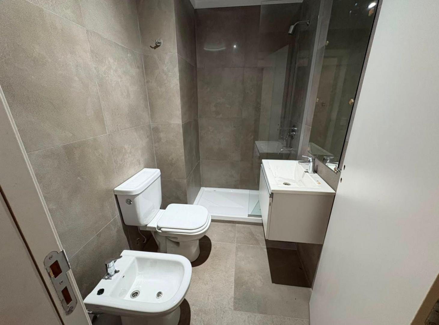 Foto de MONOAMBIENTE EN VENTA - PATIO Y COCHERA PICHINCHA, imagen 1