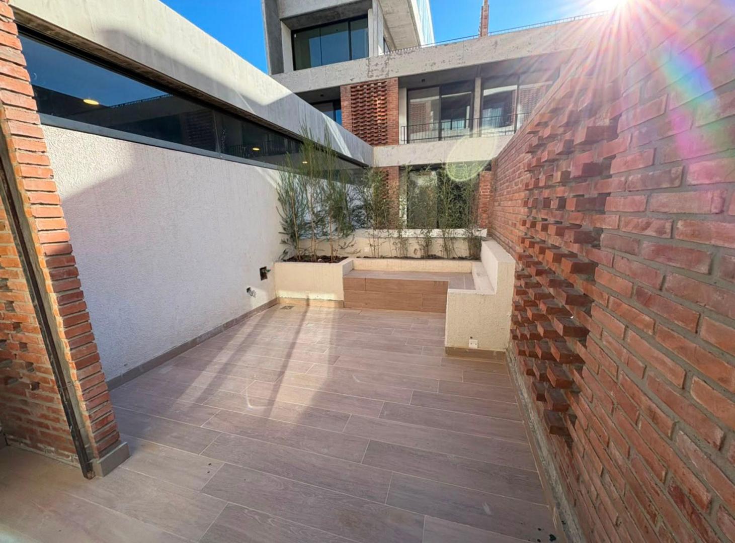 Foto de MONOAMBIENTE EN VENTA - PATIO Y COCHERA PICHINCHA, imagen 3