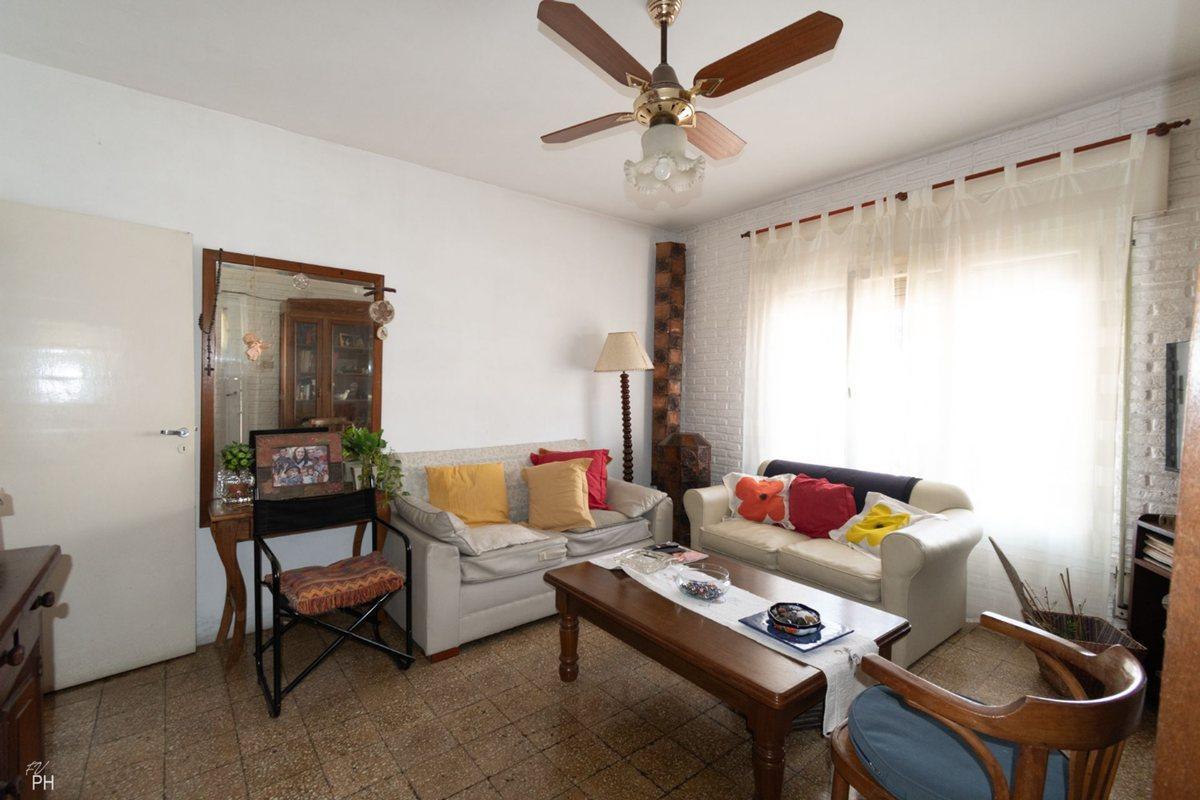 Foto de VENTA CASA-TRES DORMITORIOS CON JARDIN -TIRO SUIZO, imagen 3