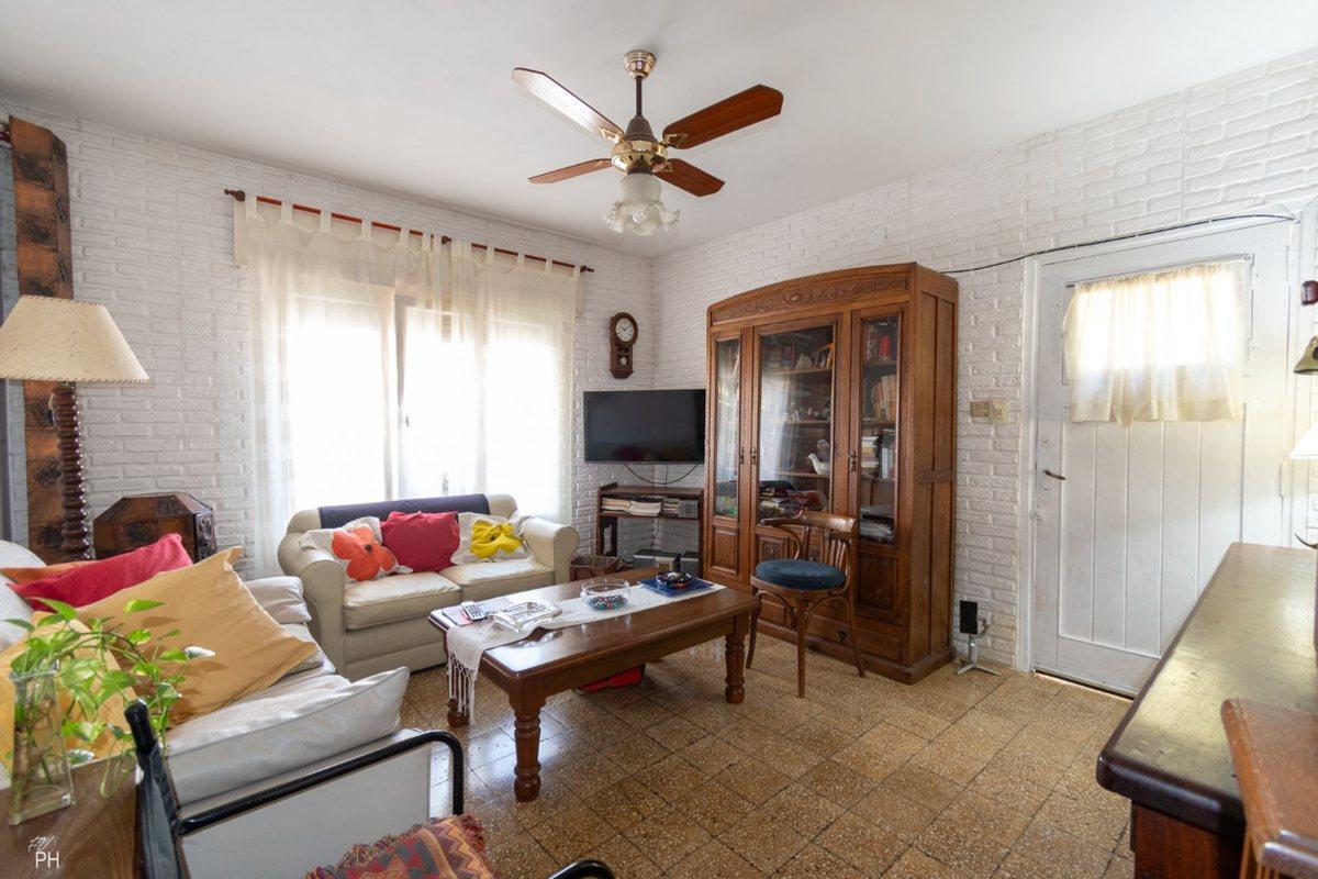 Foto de VENTA CASA-TRES DORMITORIOS CON JARDIN -TIRO SUIZO, imagen 1