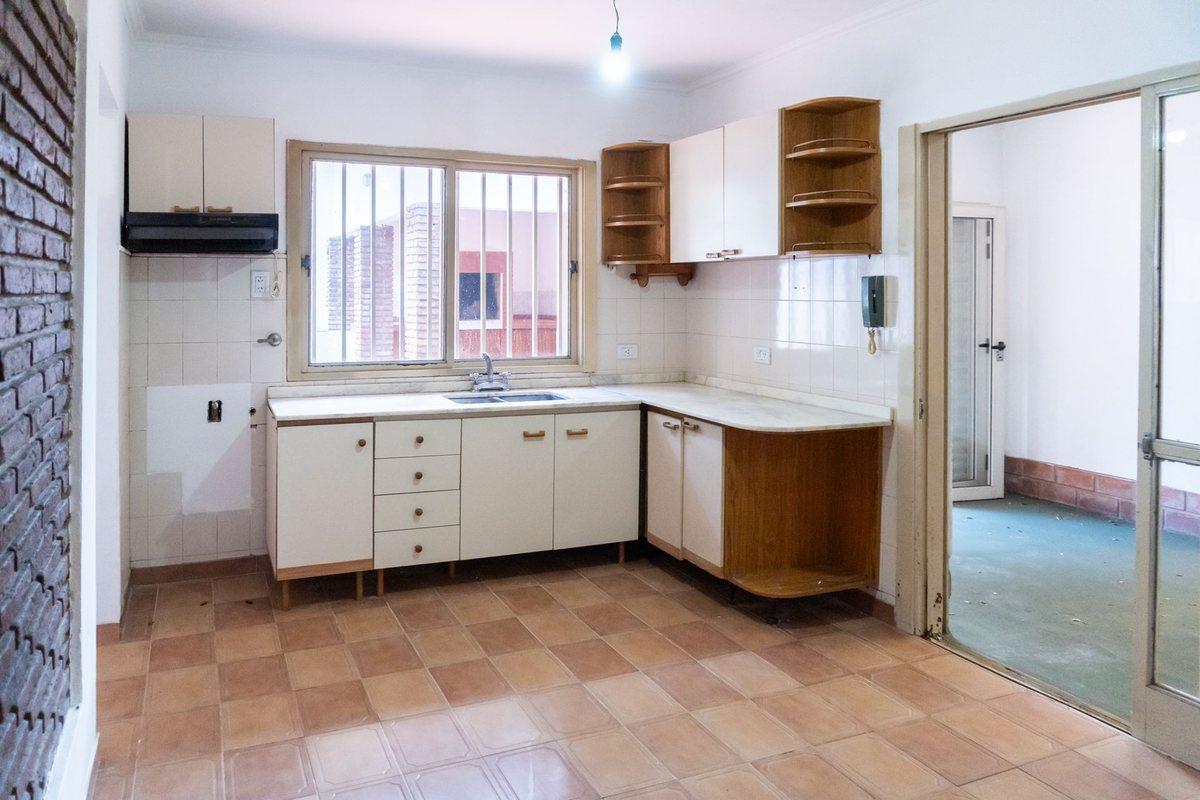 Foto de CASA EN VENTA TRES DORMITORIOS COCHERA AZCUENAGA, imagen 5