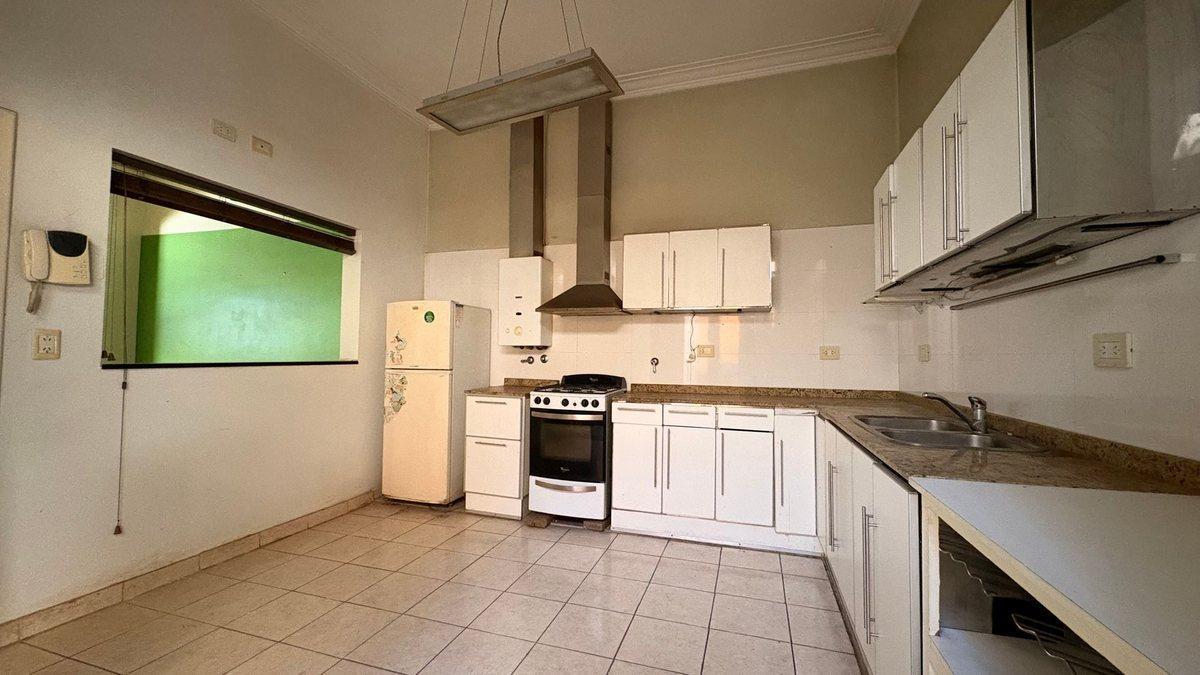 Foto de CASA EN VENTA 4 DORMITORIOS COCHERA ABASTO, imagen 3