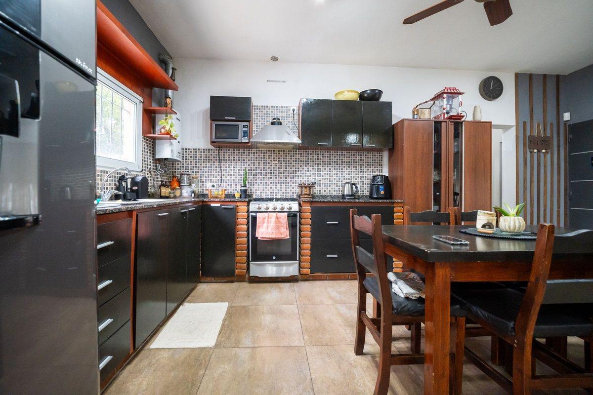 Foto de VENTA CASA BAIGORRIA 4 DORMITORIOS PARQUE Y PILETA, imagen 4