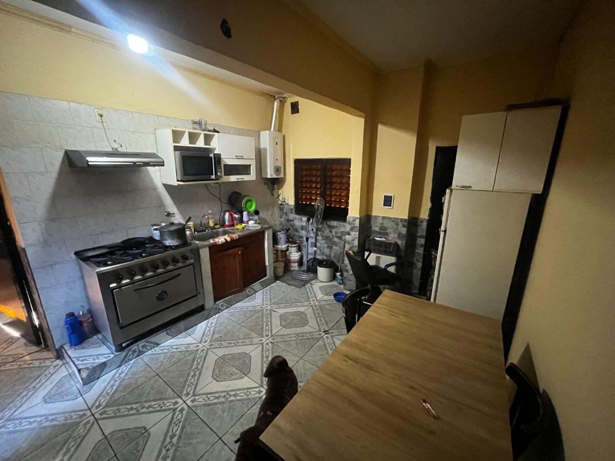 Foto de CASA DE CINCO DORM + COCHERA EN VENTA EN B.MATHEU, imagen 2