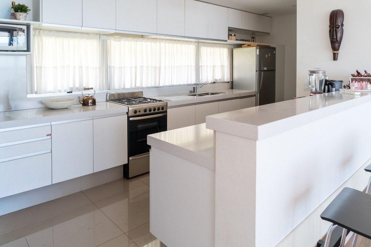 Foto de VENTA DE DEPARTAMENTO TRES DORMITORIOS ALBERDI, imagen 5