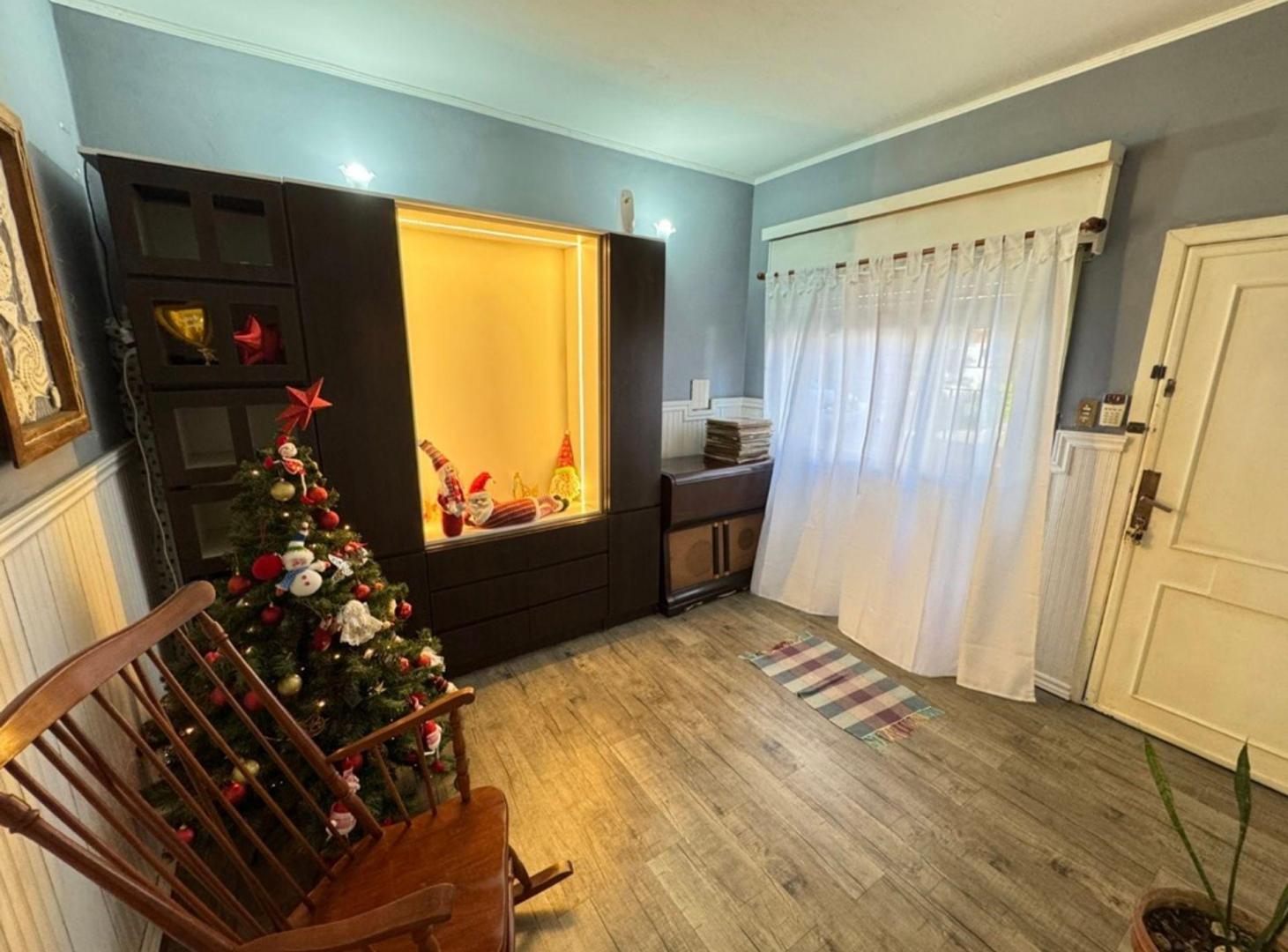 Foto de CASA EN VENTA DOS PLANTAS ALBERDI, imagen 1