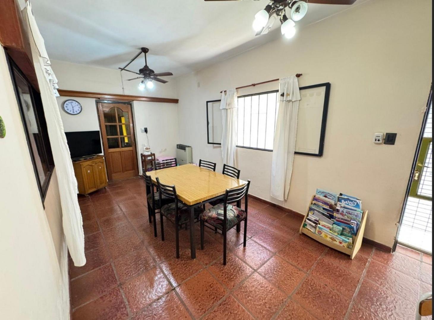 Foto de CASA EN VENTA DOS PLANTAS ALBERDI, imagen 2