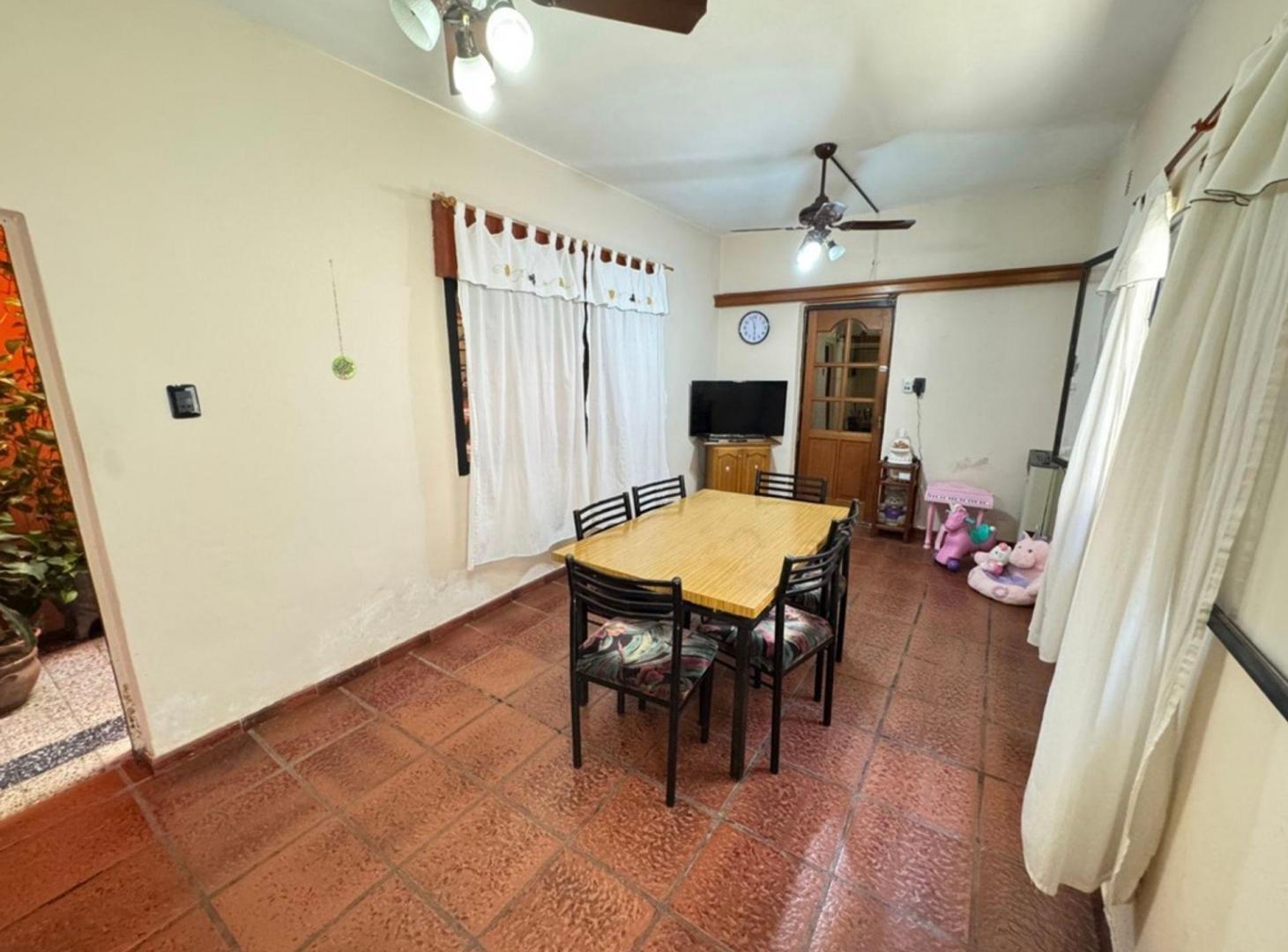 Foto de CASA EN VENTA DOS PLANTAS ALBERDI, imagen 3