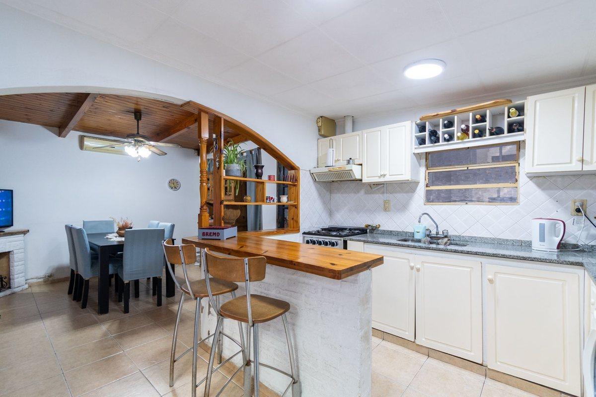 Foto de CASA Y GALPÓN EN VENTA BARRIO PARQUE CASA, imagen 3