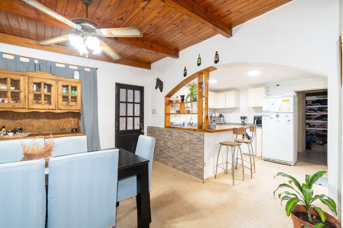 Foto de CASA Y GALPÓN EN VENTA BARRIO PARQUE CASA, imagen 2