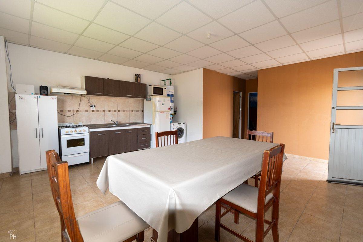 Foto de VENTA - CASA 2 DORMITORIOS + GALPON, ROLDAN, imagen 2