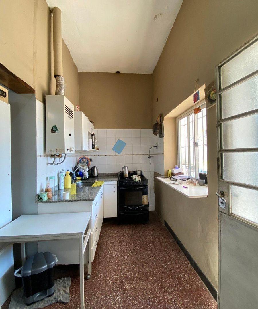 Foto de CASA EN VENTA 2 DORMITORIOS. 2 COCHERAS. PILETA, imagen 4