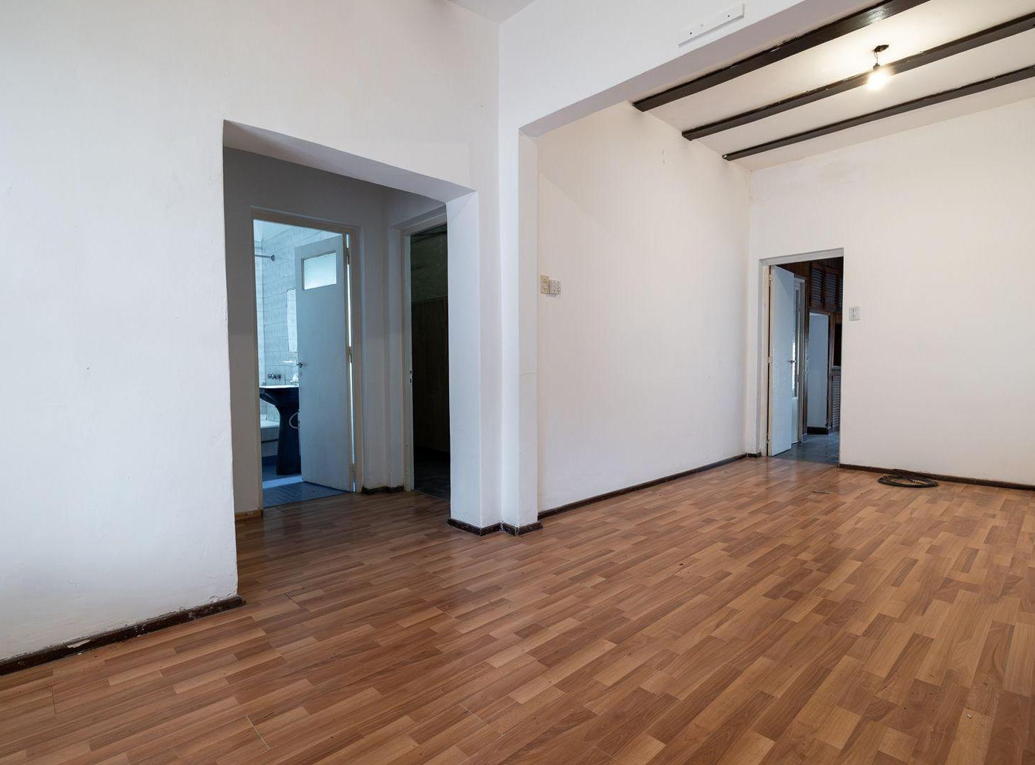 Foto de CASA EN VENTA 2 DORMITORIOS JARDIN COCHERA ALBERDI, imagen 1