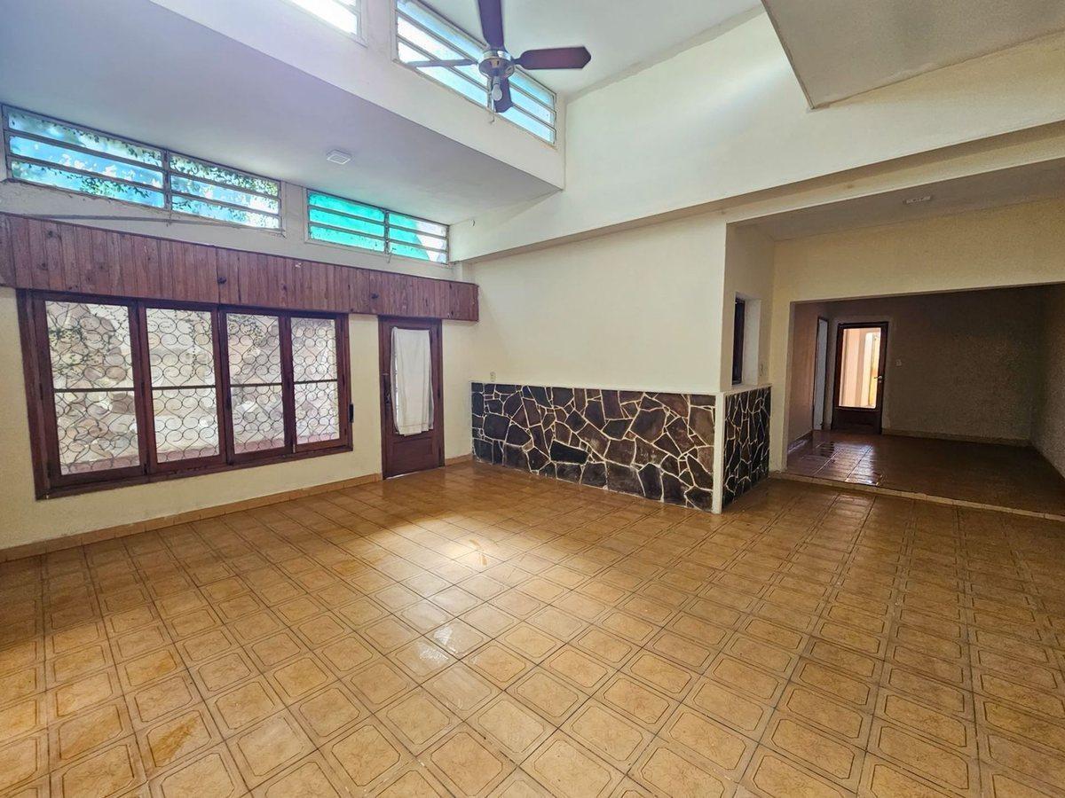 Foto de VENTA CASA DE AMBIENTES AMPLIOS, imagen 1