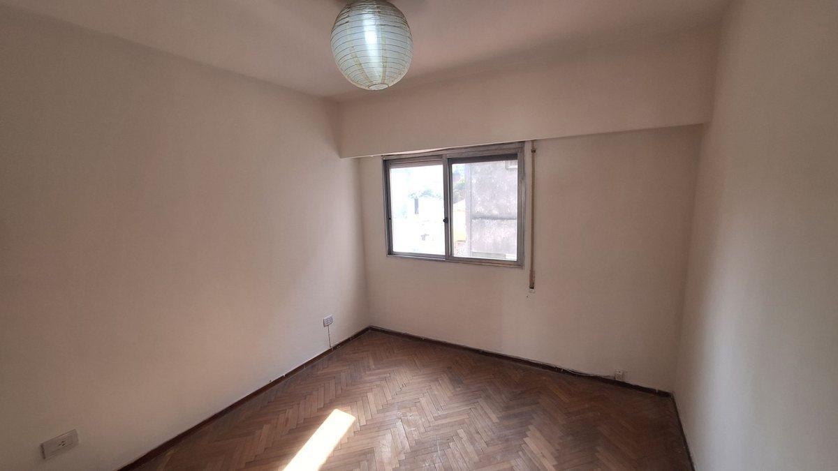 Foto de VENTA DEPARTAMENTO A RECICLAR 1 DORMITORIO LOURDES, imagen 4