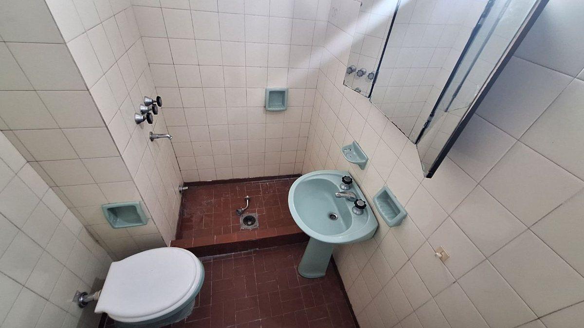 Foto de VENTA DEPARTAMENTO A RECICLAR 1 DORMITORIO LOURDES, imagen 3