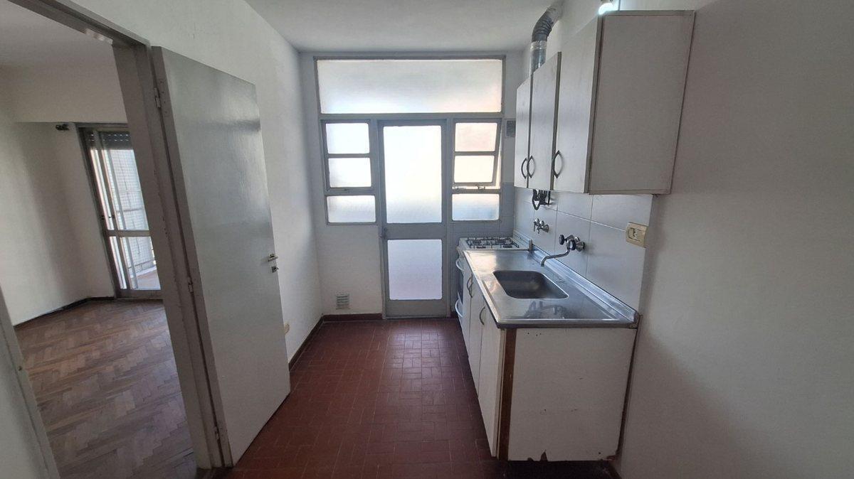 Foto de VENTA DEPARTAMENTO A RECICLAR 1 DORMITORIO LOURDES, imagen 1