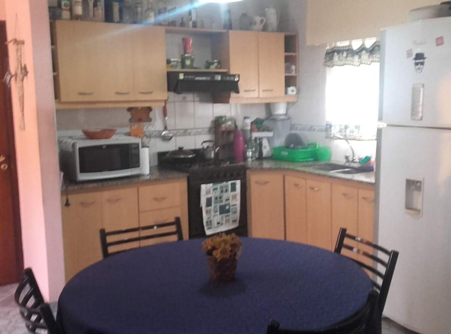 Foto de VENTA 2 CASAS CON SALON COMERCIAL COCHERA LUDUEÑA, imagen 1