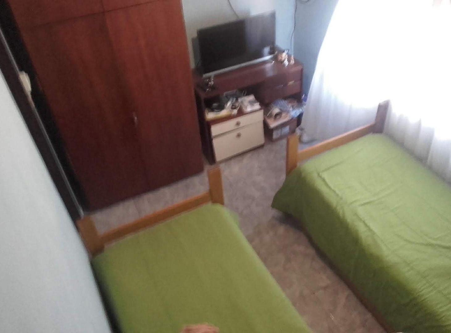 Foto de VENTA 2 CASAS CON SALON COMERCIAL COCHERA LUDUEÑA, imagen 2