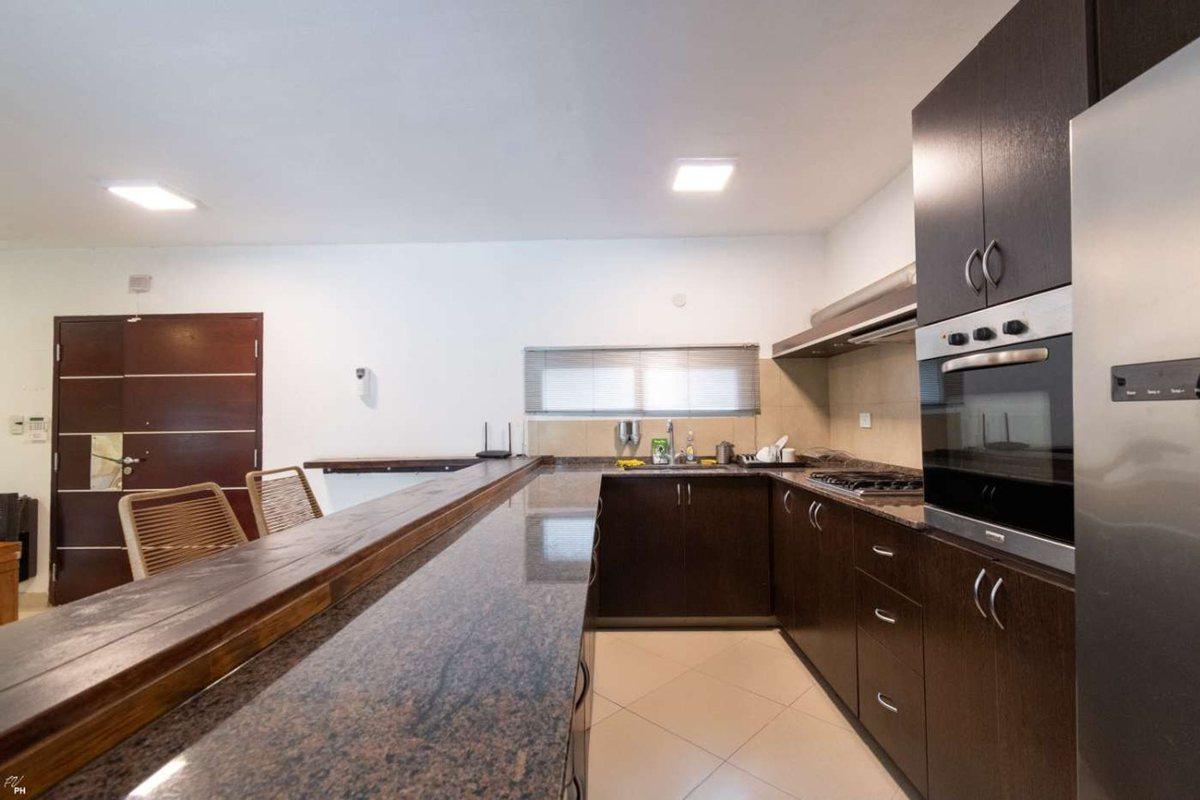 Foto de VENTA CASA FUNES 4 DORMITORIOS, PILETA Y QUINCHO, imagen 5