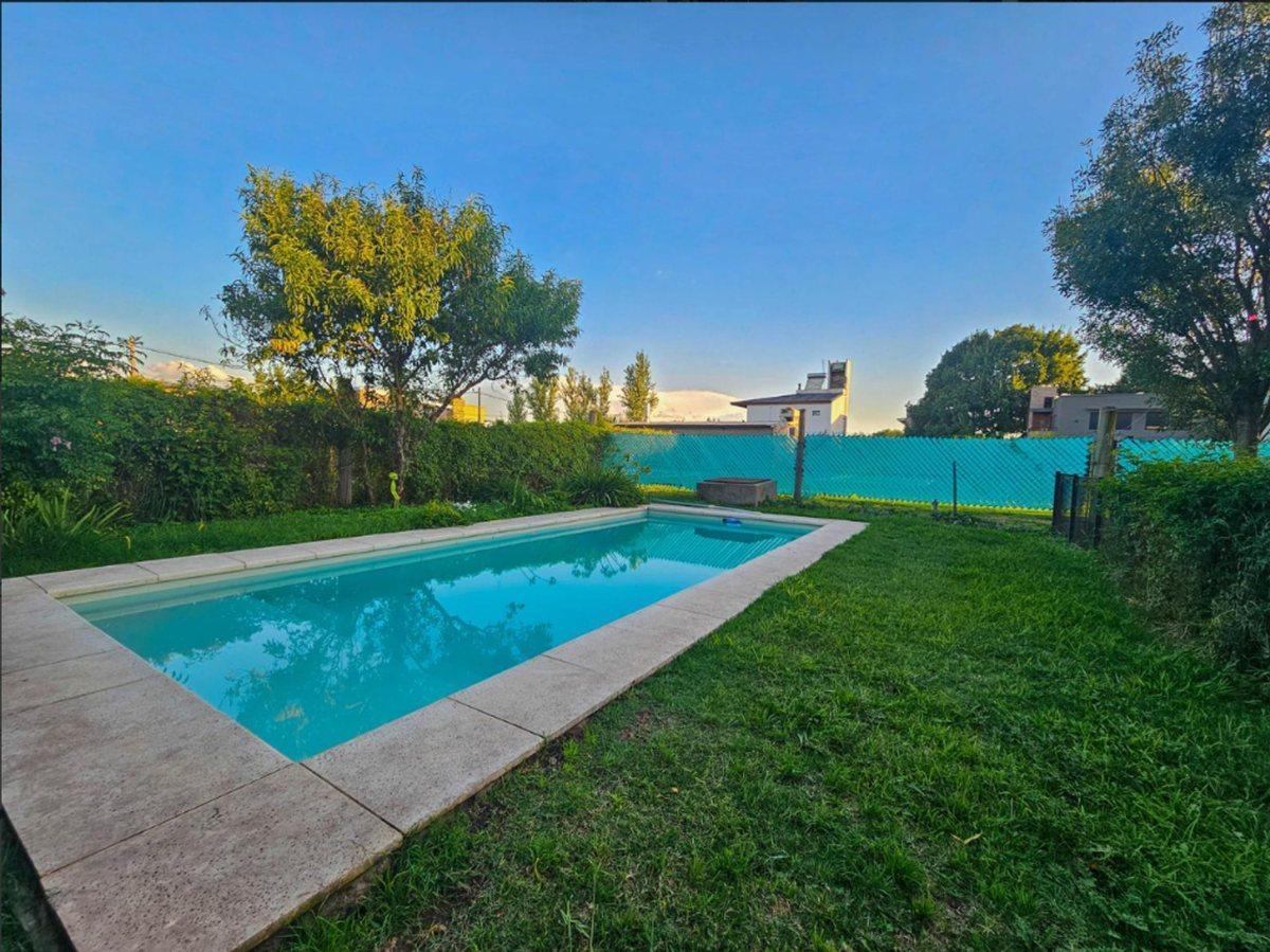Foto de VENTA CASA CON PILETA EN FUNES TOWN, imagen 3
