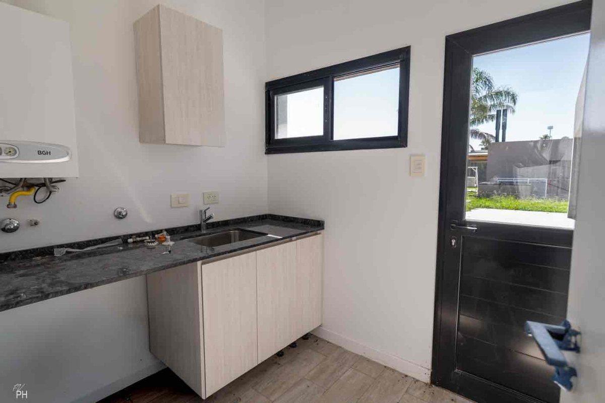 Foto de CASA EN VENTA 3 DORM PUERTO ROLDÁN, imagen 2
