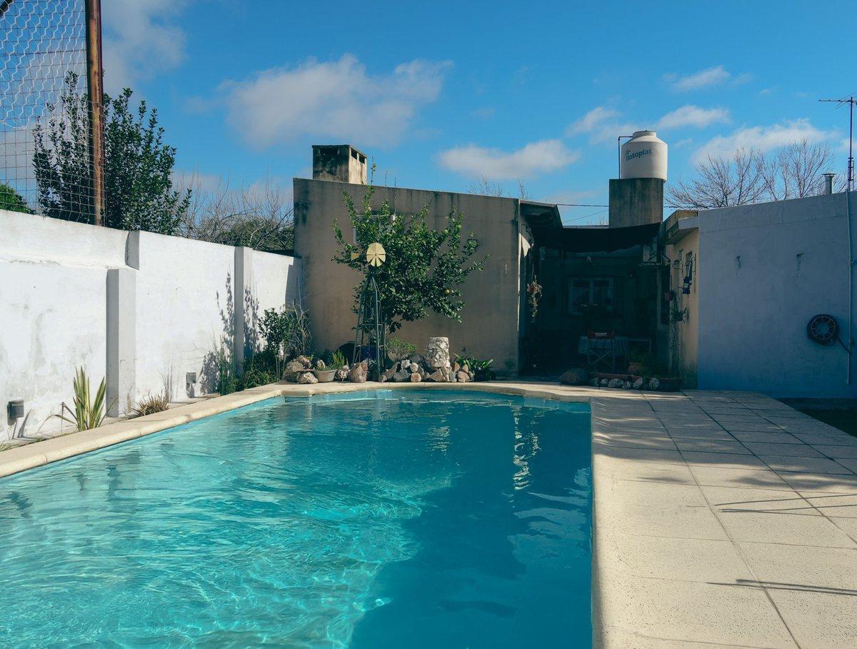 Foto de CASA EN VENTA 3 DORMITORIOS, QUINCHO Y PILETA, imagen 4